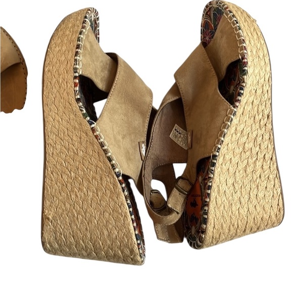 Rocket Dog size 10 tan slingback platform wedge very comfortable - Picture 8 of 16